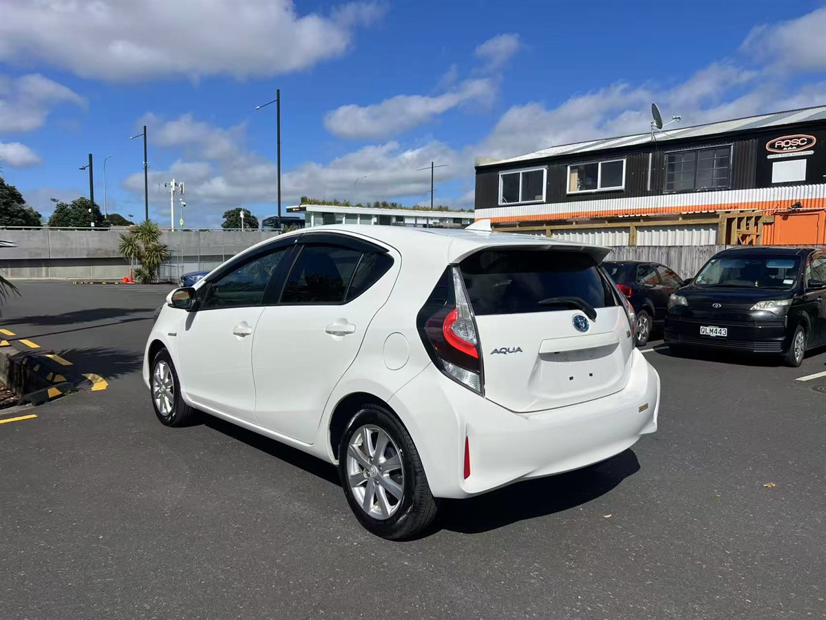 2020 Toyota Aqua thumbnail