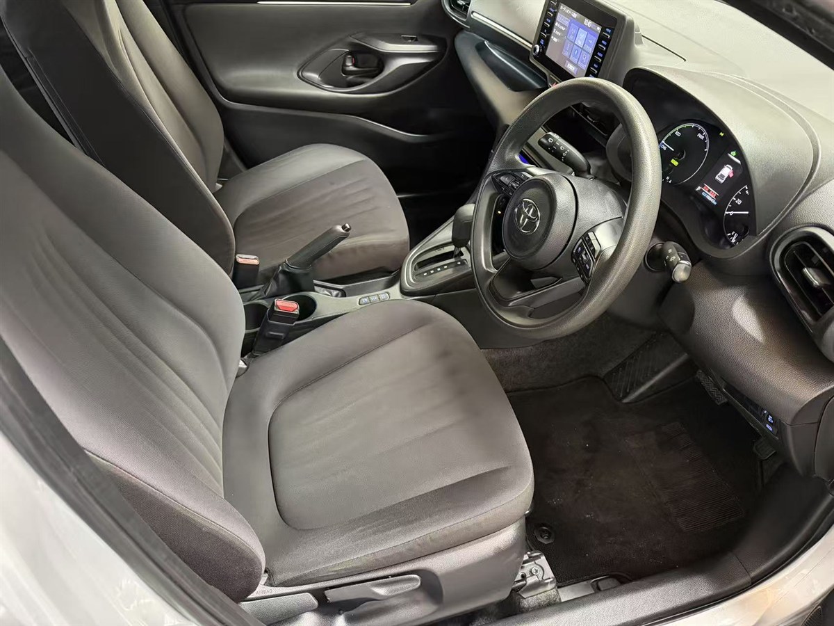 2021 Toyota Yaris thumbnail