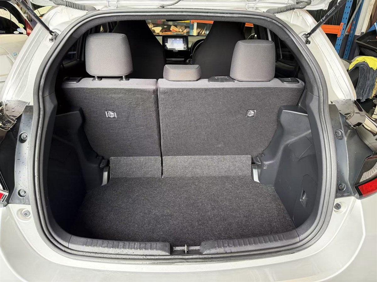 2021 Toyota Yaris thumbnail