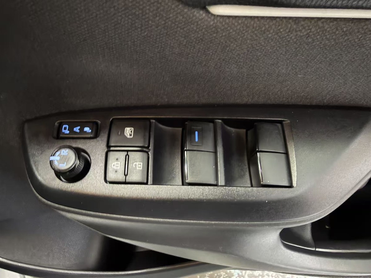 2021 Toyota Yaris thumbnail