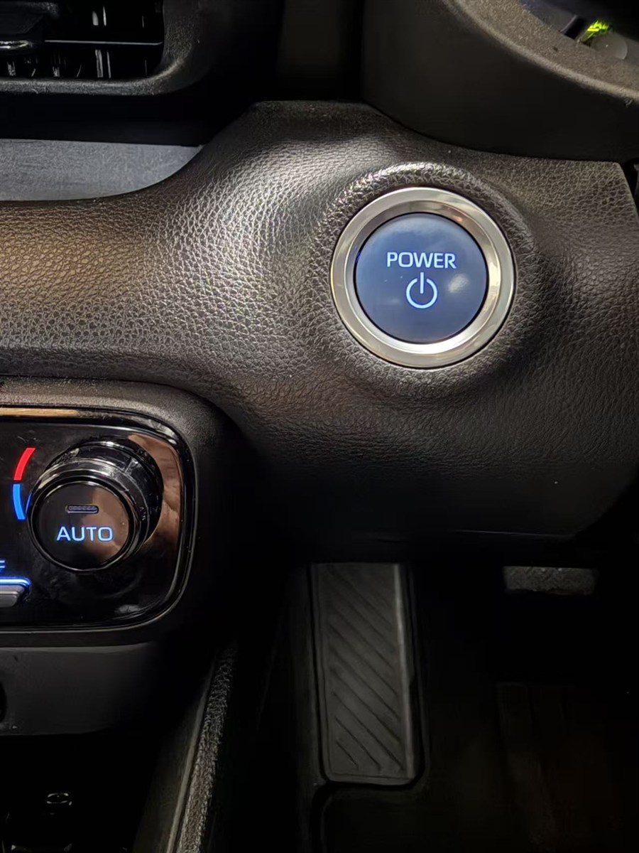 2021 Toyota Yaris thumbnail