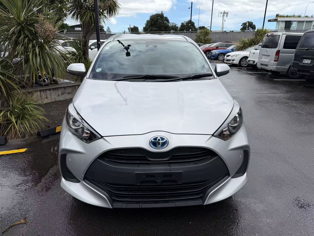 2021 Toyota Yaris thumbnail