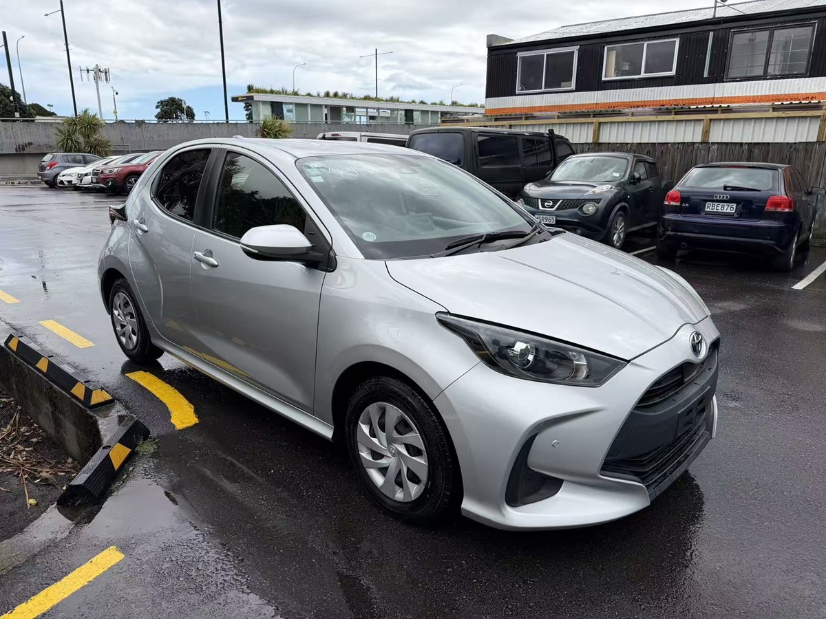 2021 Toyota Yaris thumbnail