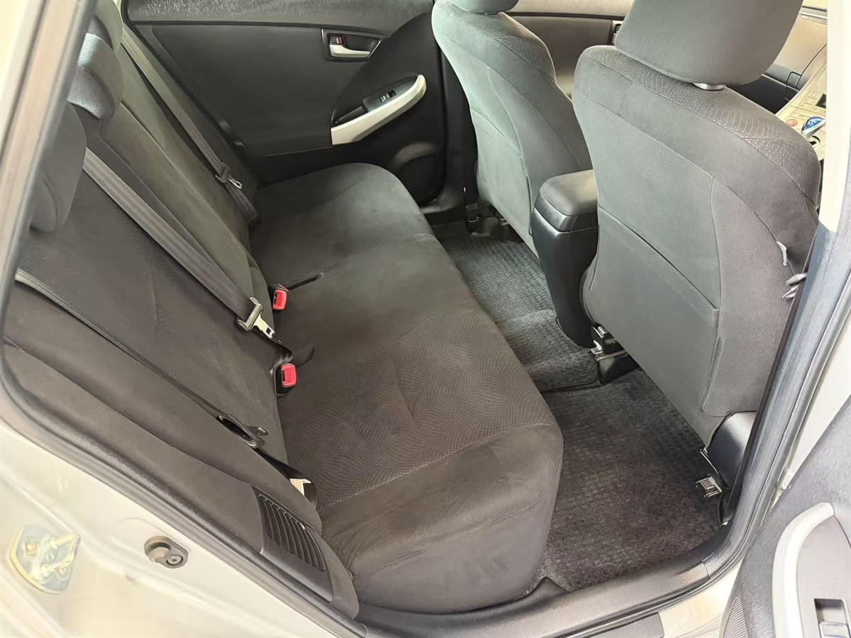 2013 Toyota Prius thumbnail
