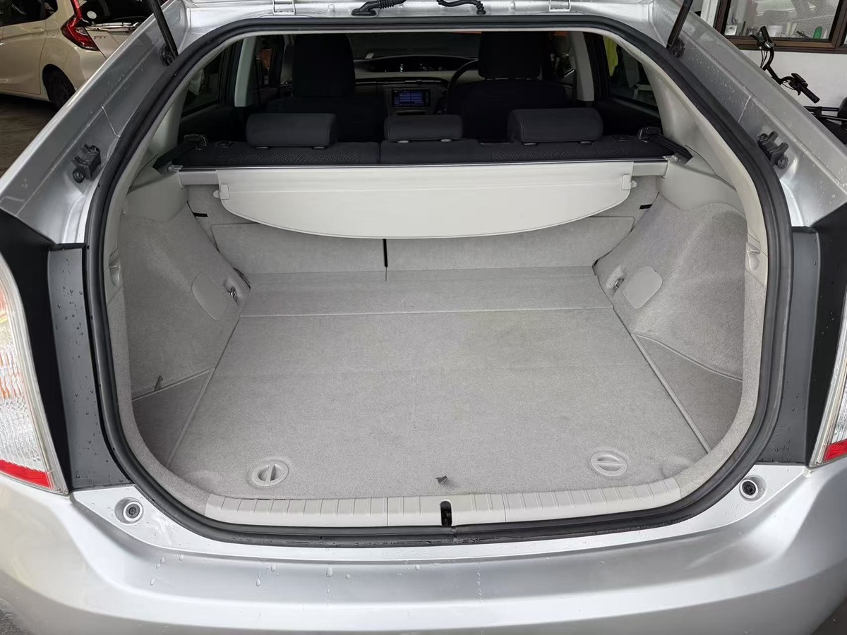 2013 Toyota Prius thumbnail