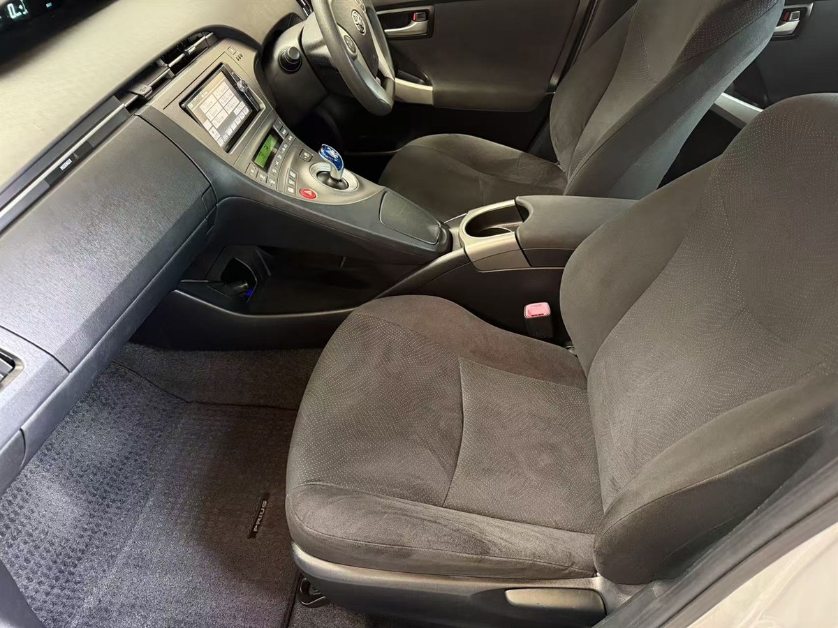 2013 Toyota Prius thumbnail