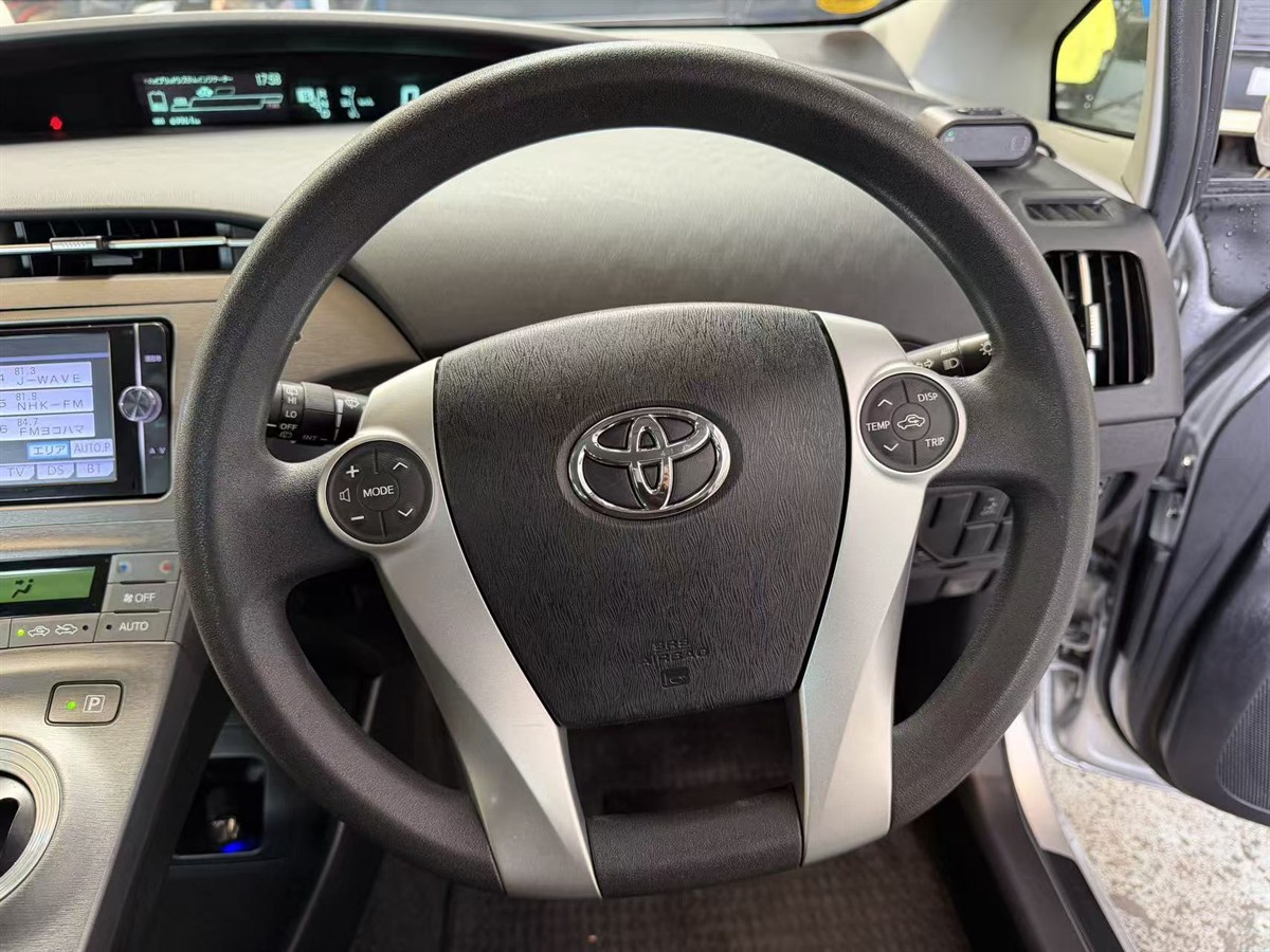 2013 Toyota Prius thumbnail
