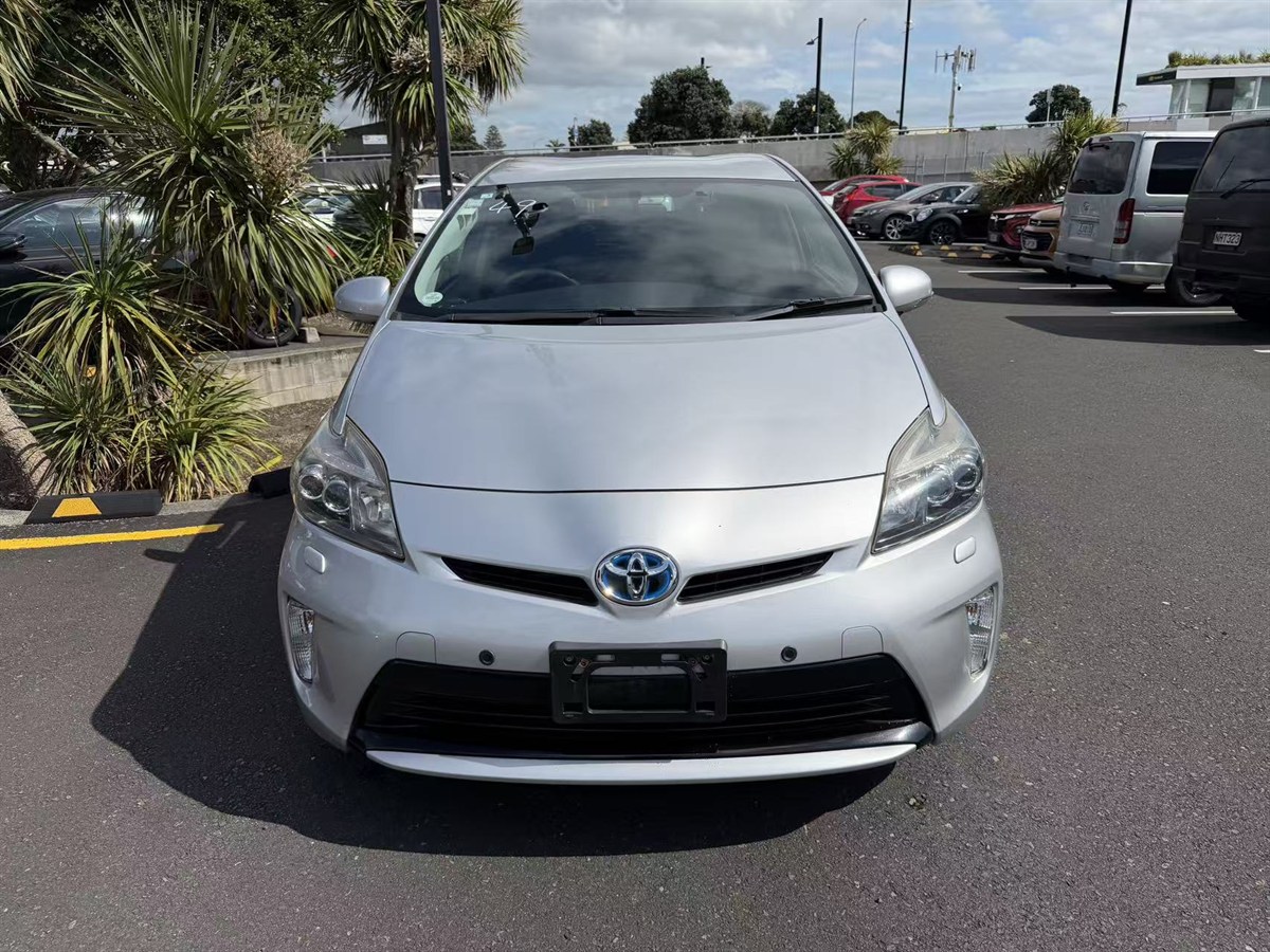 2013 Toyota Prius thumbnail
