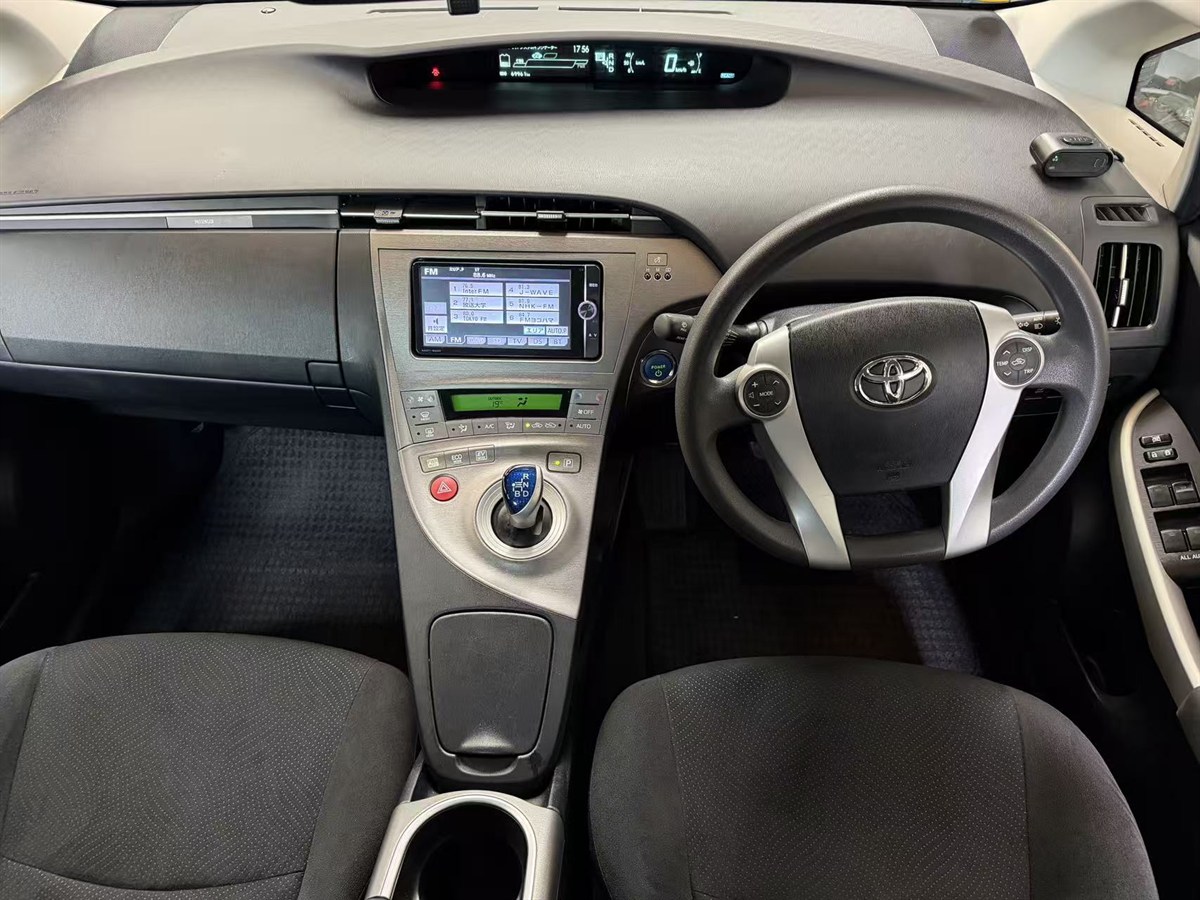 2013 Toyota Prius thumbnail