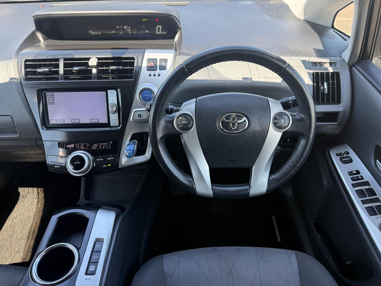 2012 Toyota Prius thumbnail