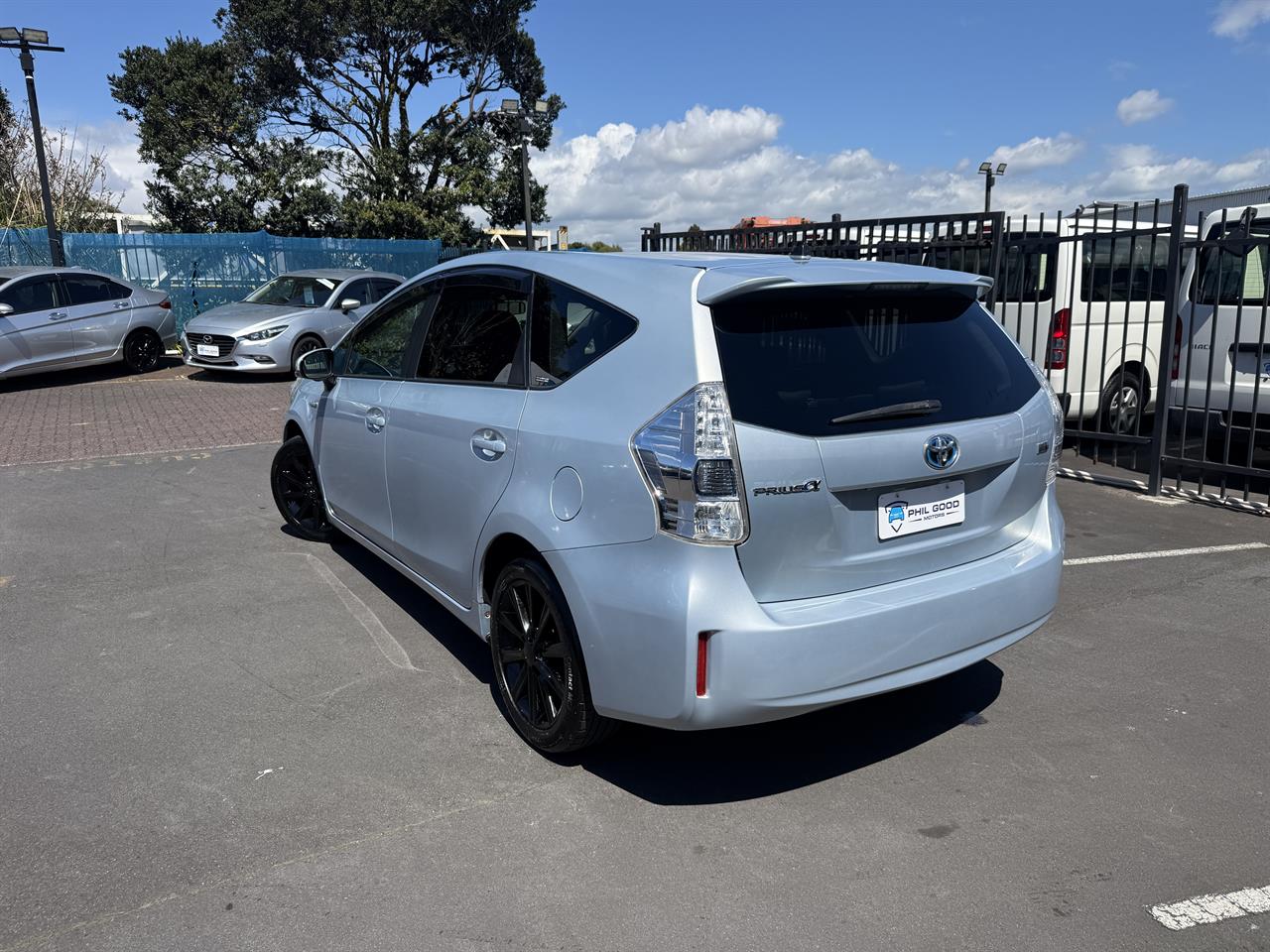 2012 Toyota Prius thumbnail