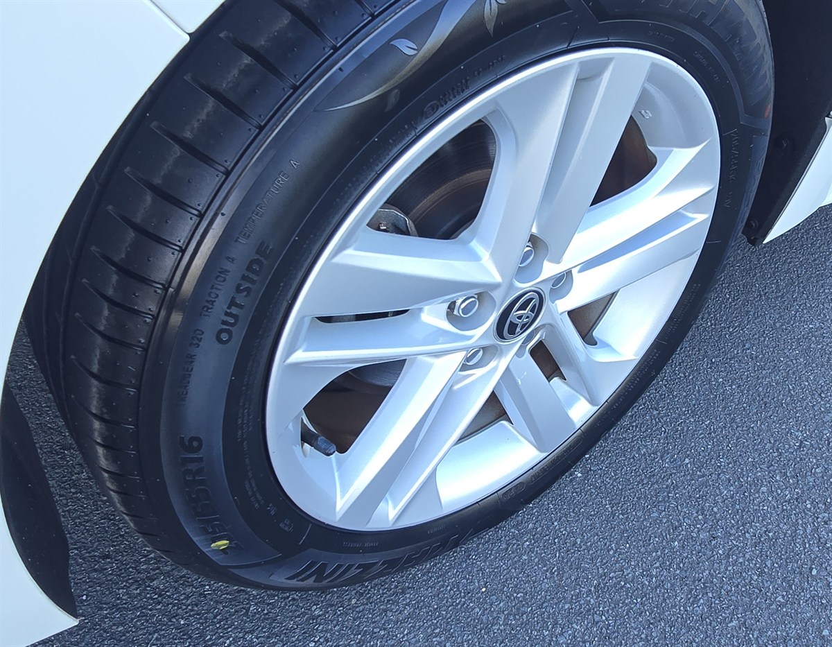2018 Toyota Corolla thumbnail