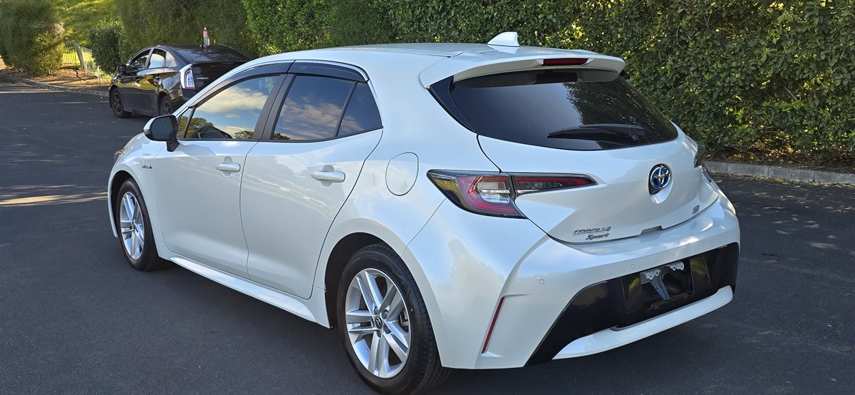 2018 Toyota Corolla thumbnail