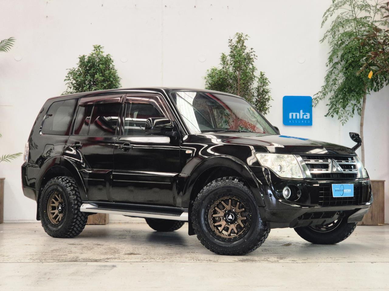 2014 Mitsubishi Pajero thumbnail