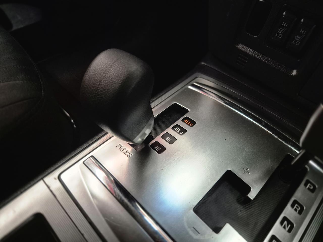 2014 Mitsubishi Pajero thumbnail