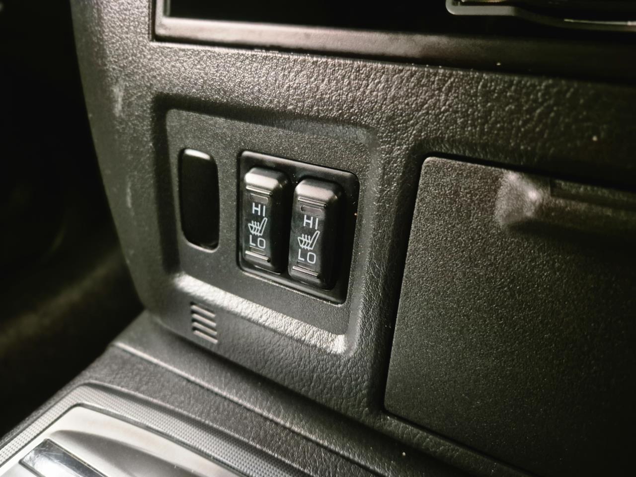 2014 Mitsubishi Pajero thumbnail