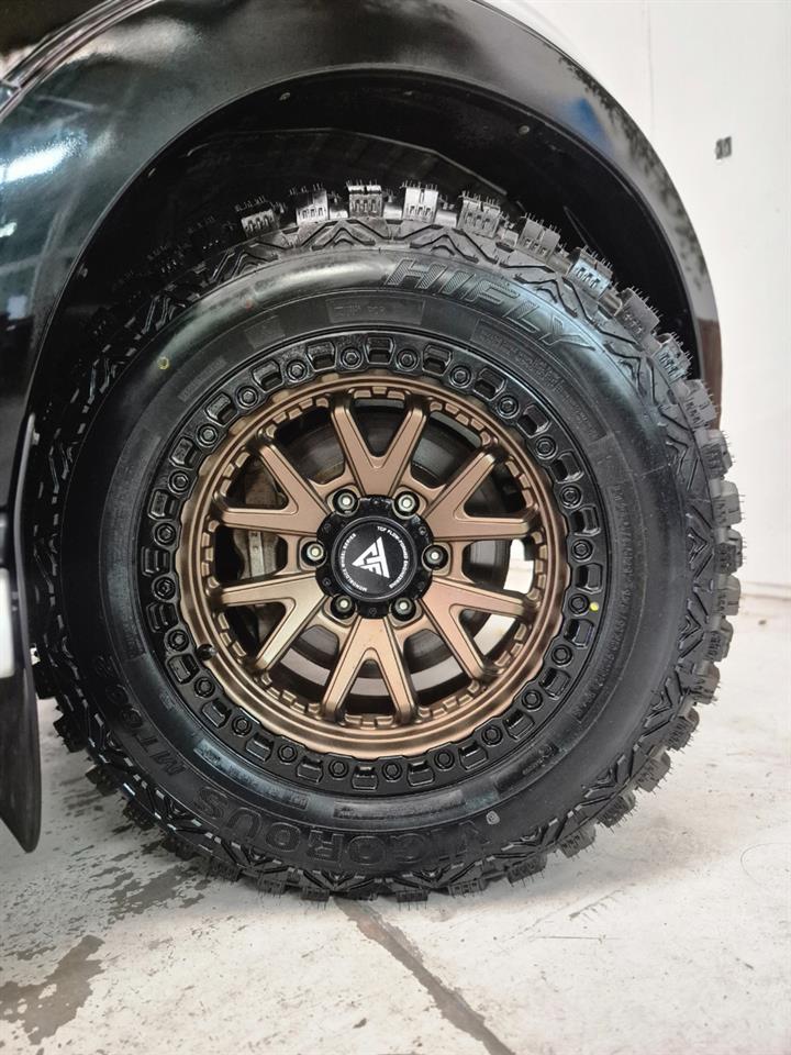 2014 Mitsubishi Pajero thumbnail