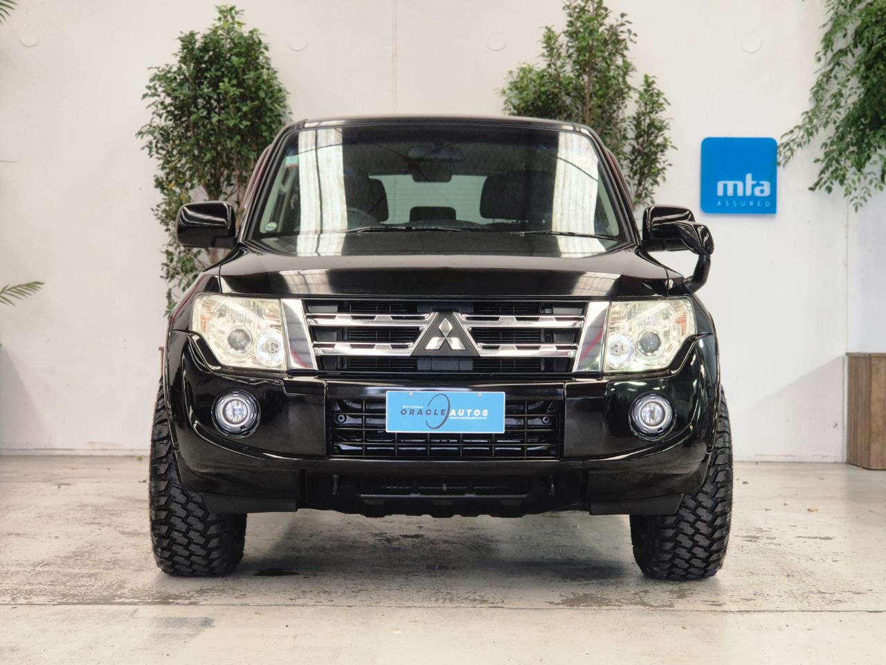 2014 Mitsubishi Pajero thumbnail
