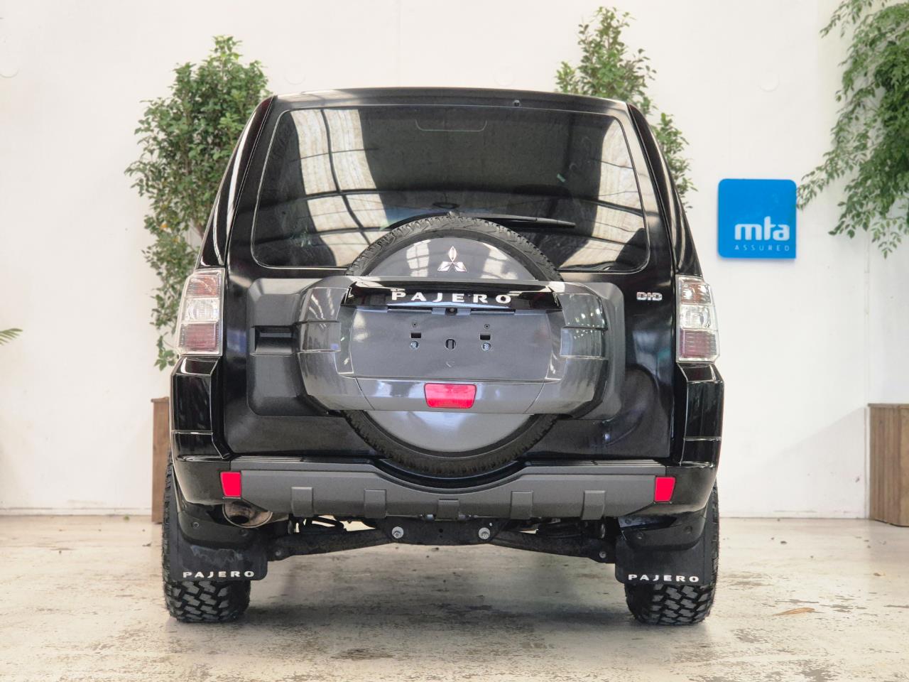 2014 Mitsubishi Pajero thumbnail