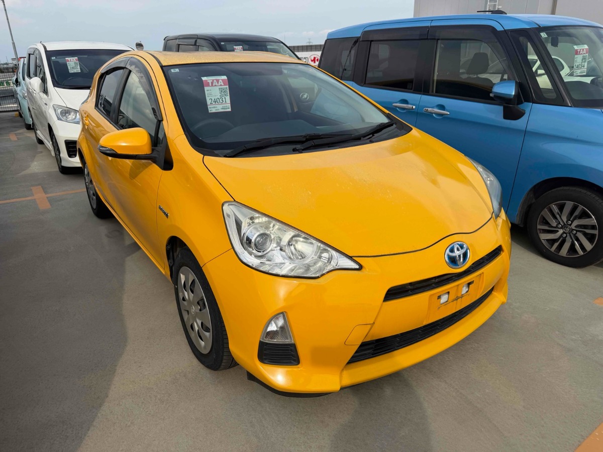 2014 Toyota Aqua thumbnail