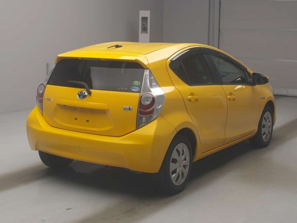 2014 Toyota Aqua thumbnail