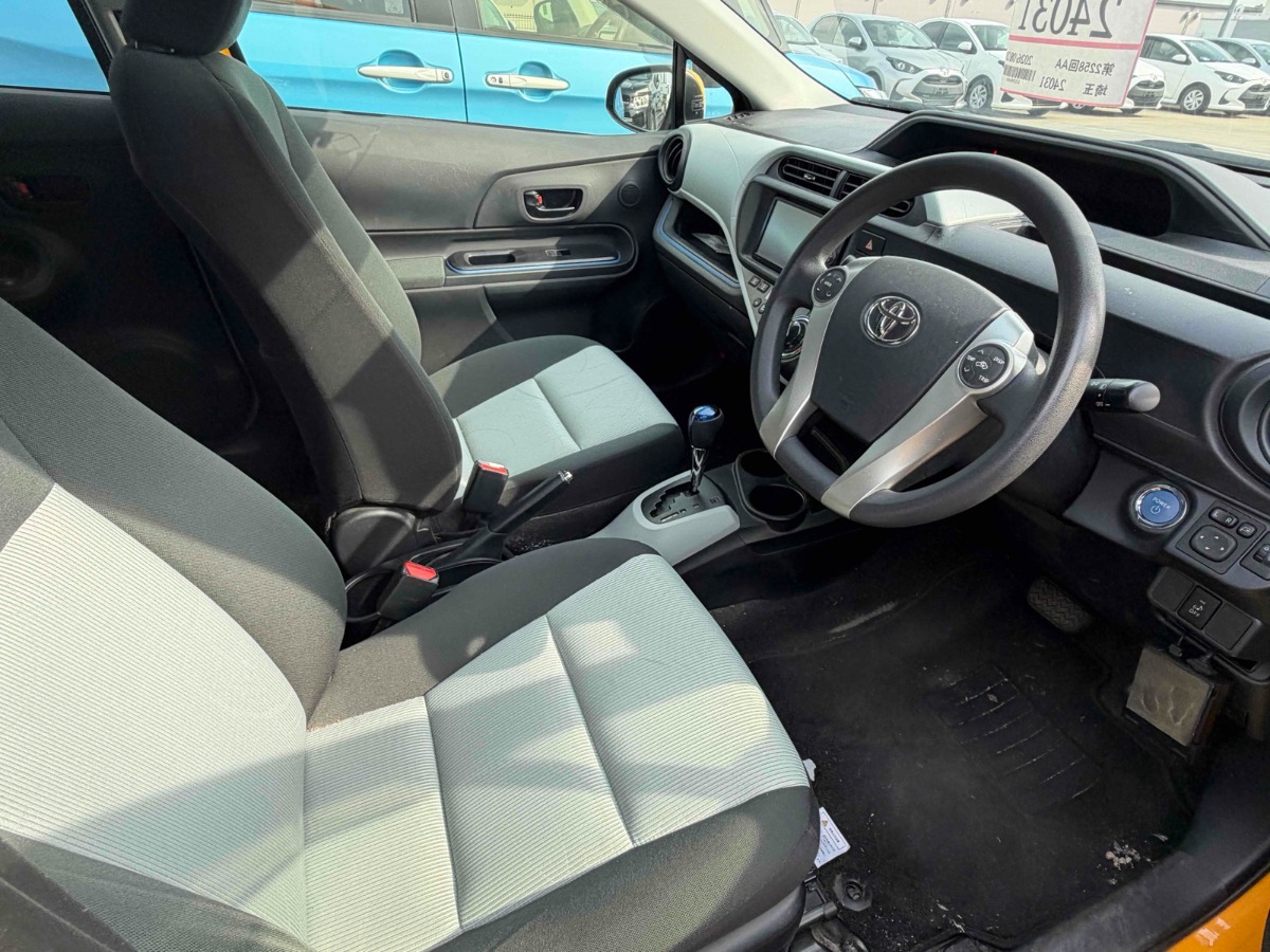 2014 Toyota Aqua thumbnail