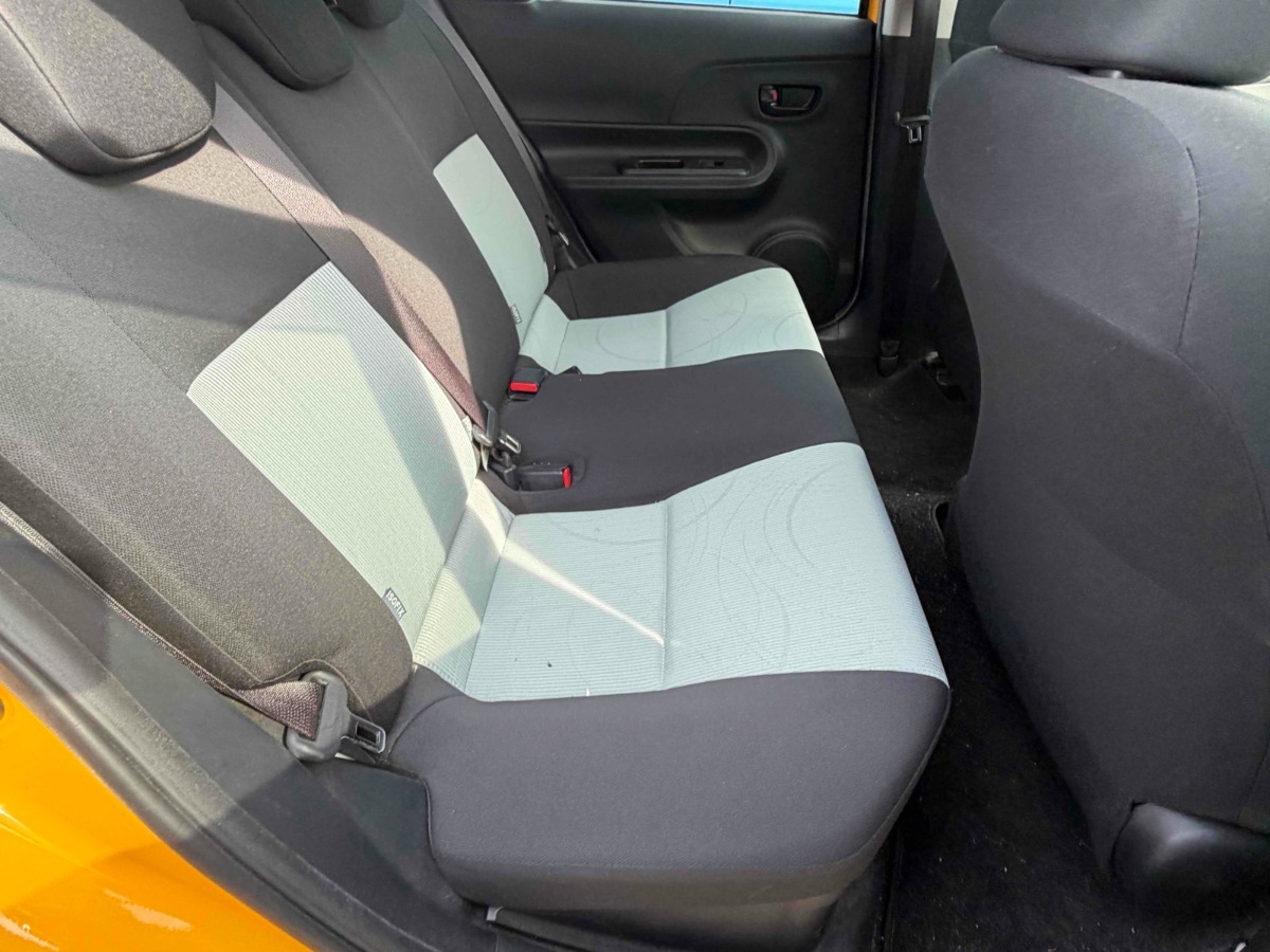 2014 Toyota Aqua thumbnail