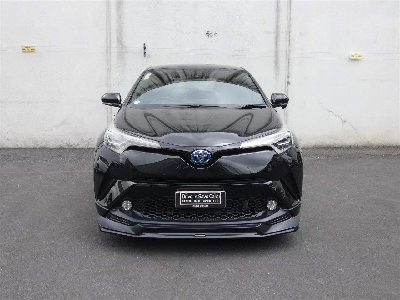 2017 Toyota C-HR thumbnail