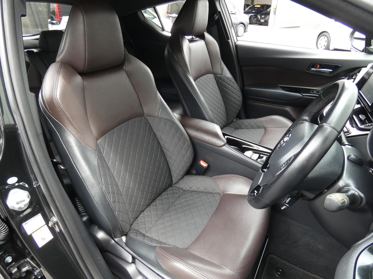 2017 Toyota C-HR thumbnail