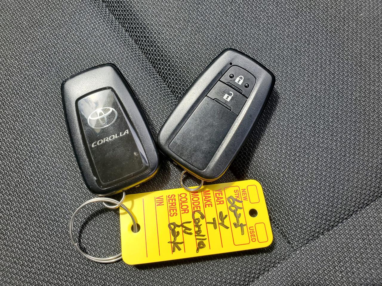 2021 Toyota Corolla thumbnail