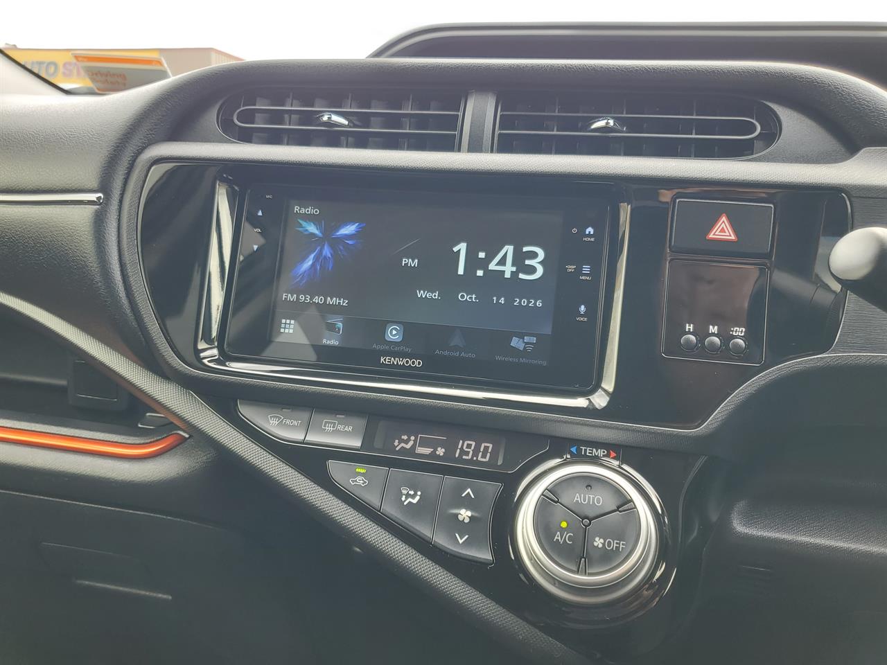 2016 Toyota Aqua thumbnail