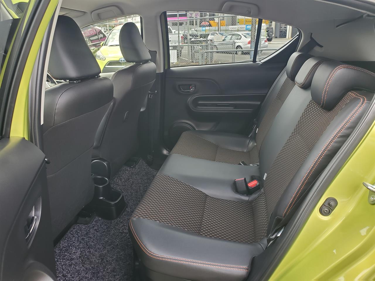 2016 Toyota Aqua thumbnail