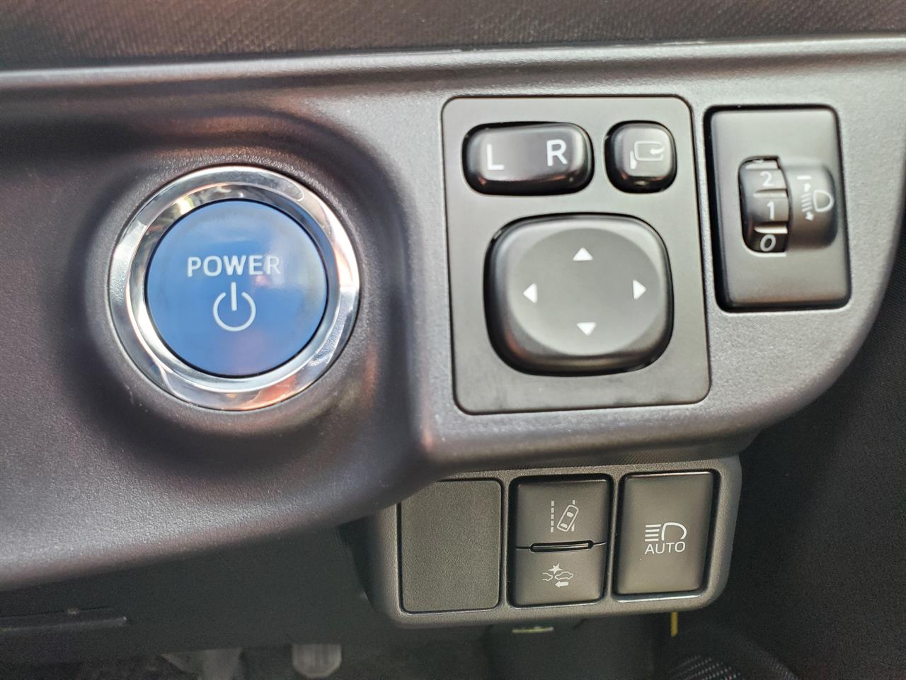 2016 Toyota Aqua thumbnail