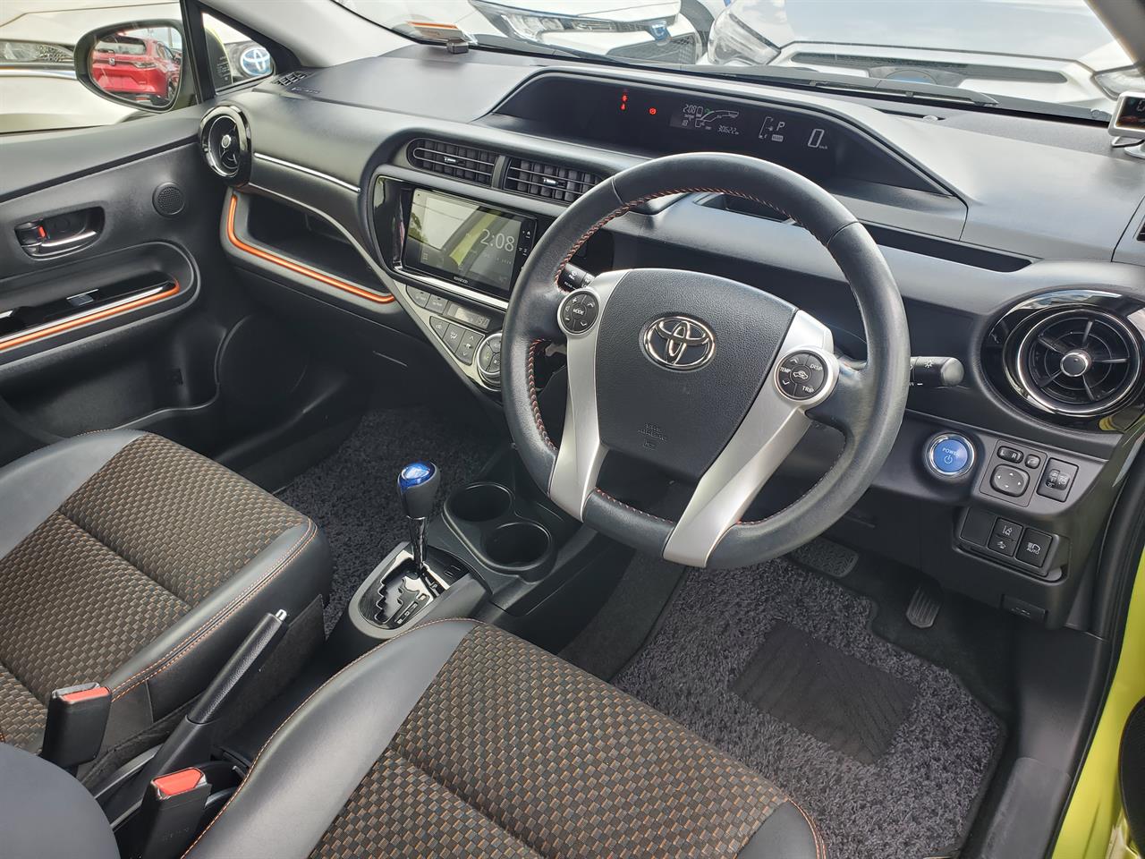2016 Toyota Aqua thumbnail