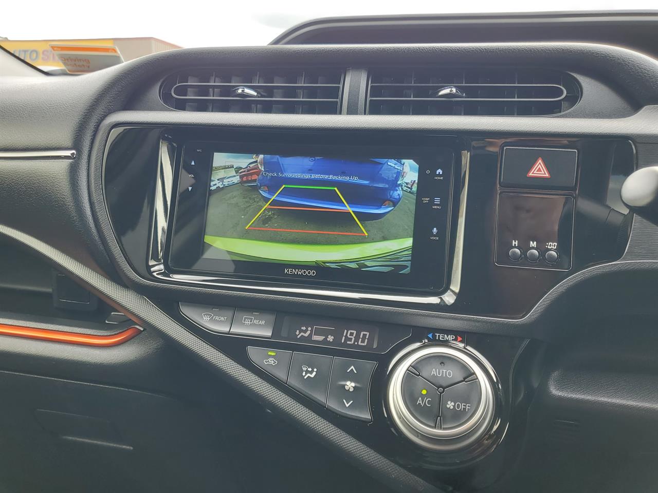 2016 Toyota Aqua thumbnail