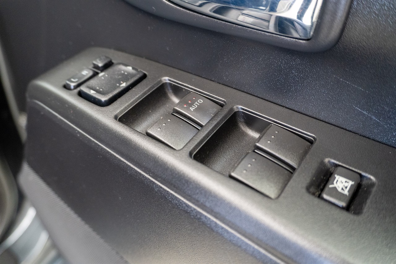 2012 Mazda Premacy thumbnail