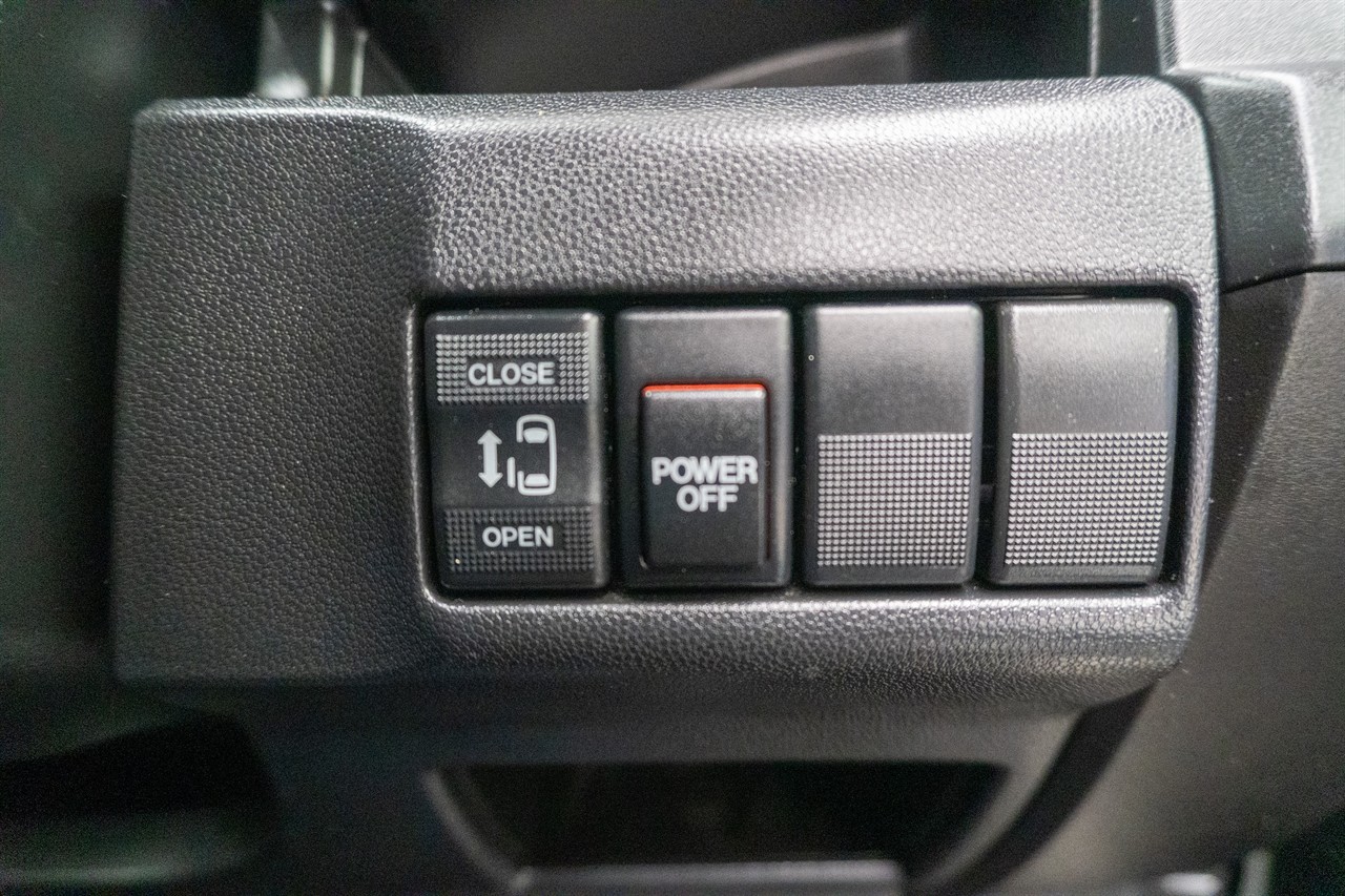 2012 Mazda Premacy thumbnail