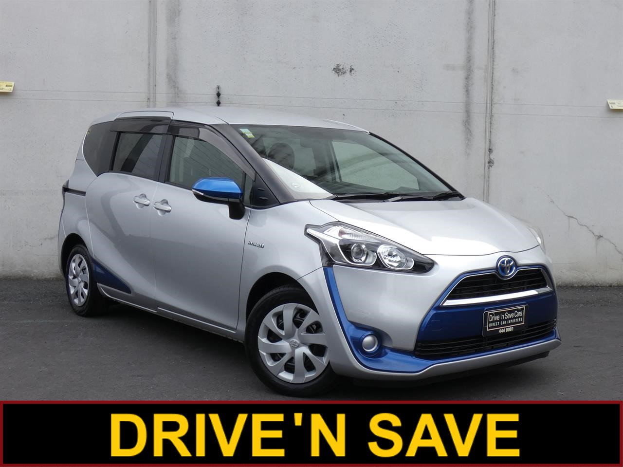 2016 Toyota Sienta thumbnail