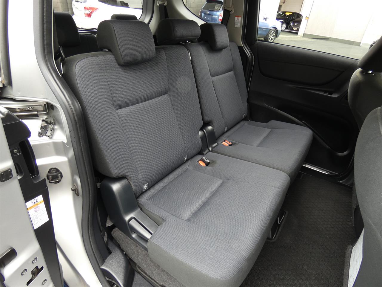 2016 Toyota Sienta thumbnail