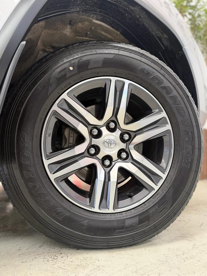 2019 Toyota Fortuner thumbnail