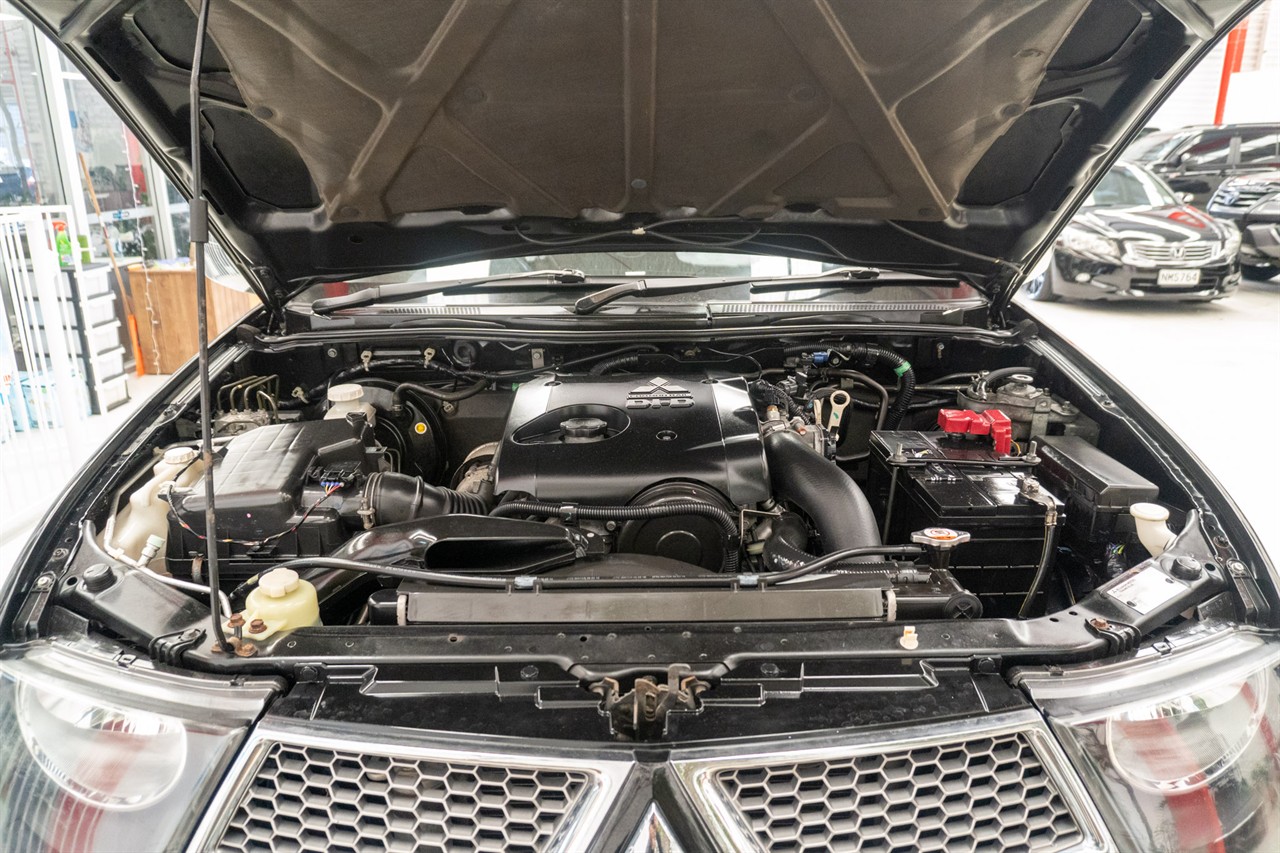 2014 Mitsubishi Triton thumbnail