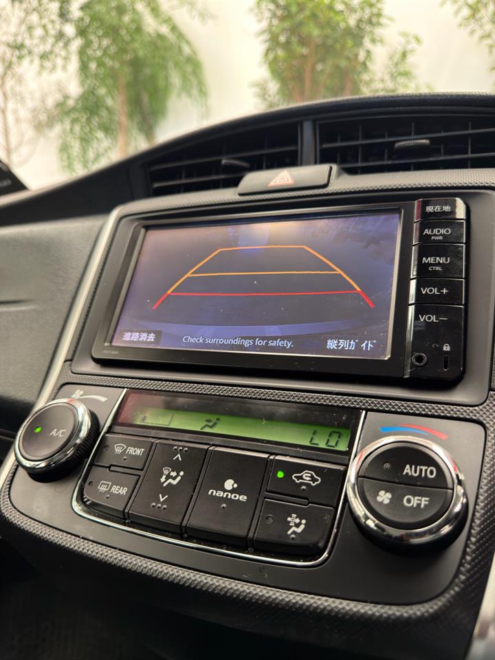 2016 Toyota Corolla thumbnail