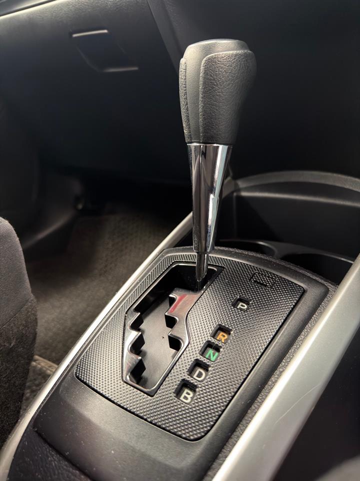 2016 Toyota Corolla thumbnail