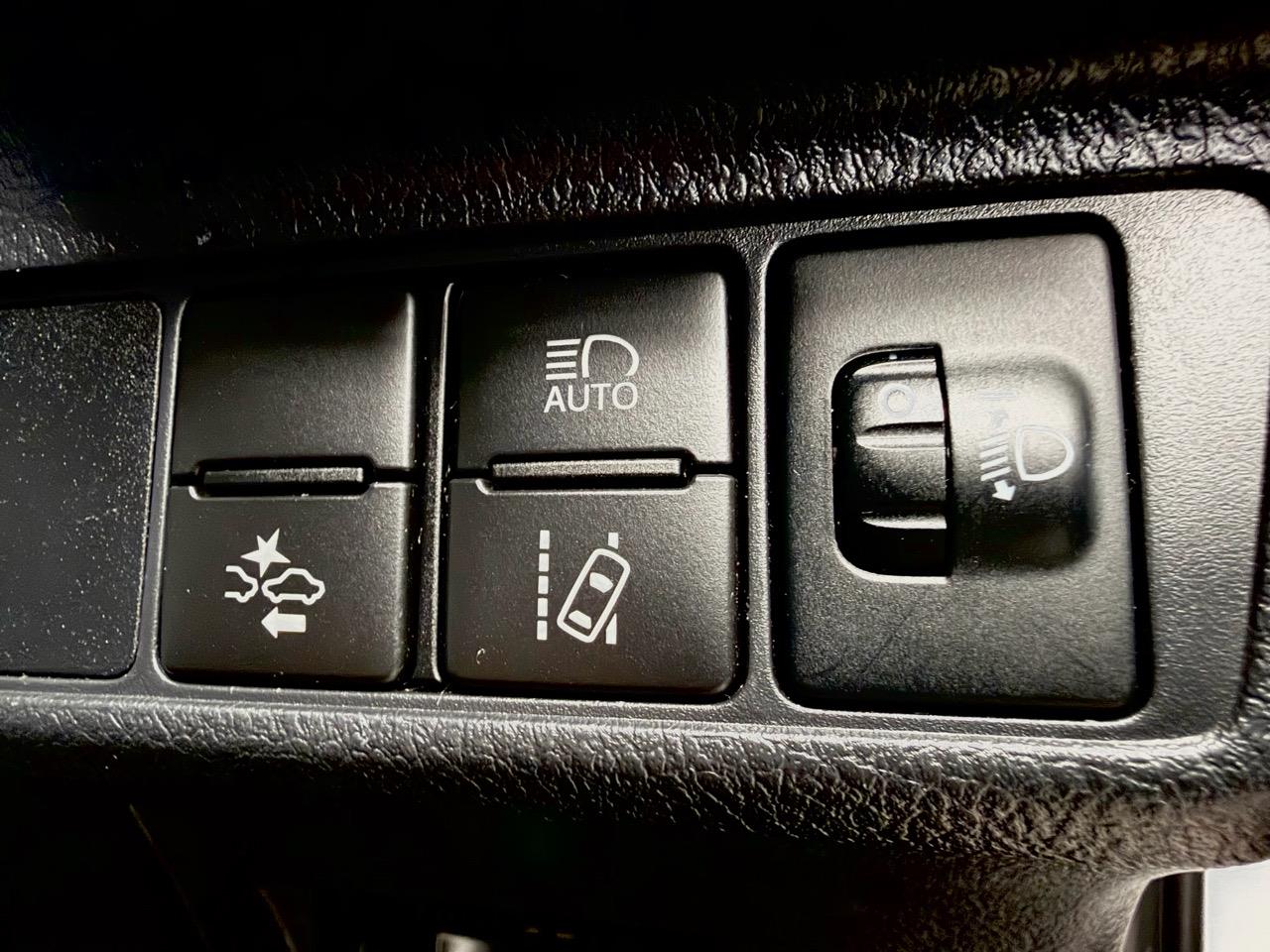 2016 Toyota Corolla thumbnail