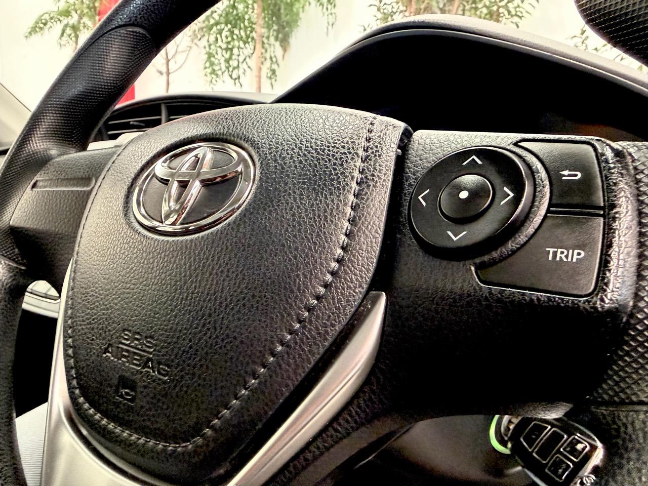 2016 Toyota Corolla thumbnail