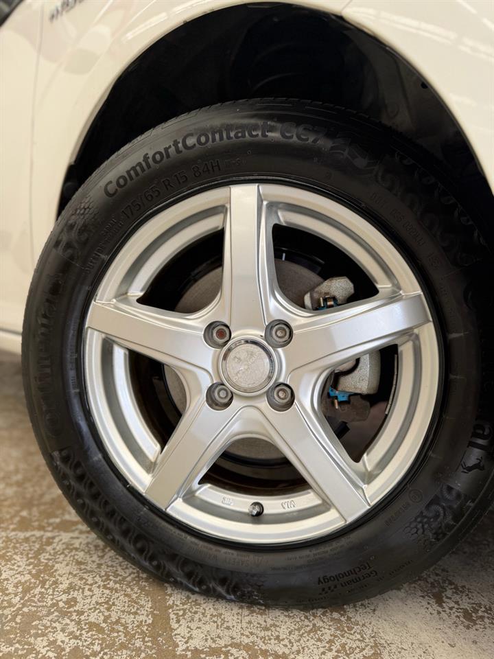 2016 Toyota Corolla thumbnail
