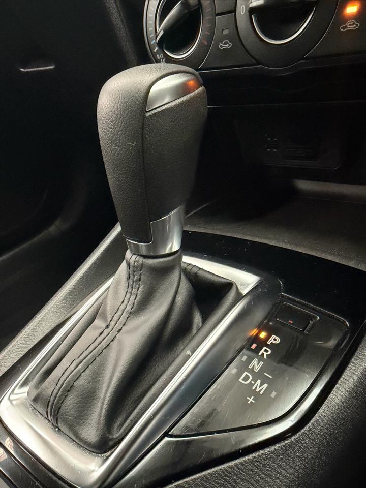 2015 Mazda Axela thumbnail