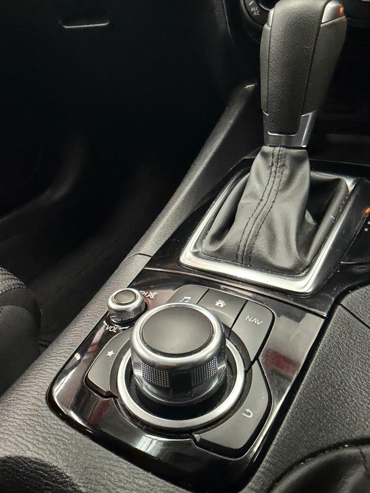 2015 Mazda Axela thumbnail