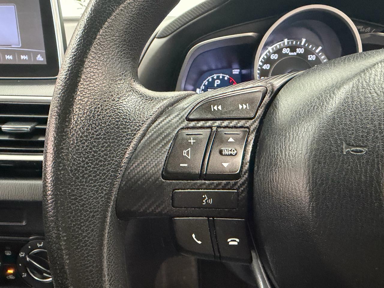 2015 Mazda Axela thumbnail