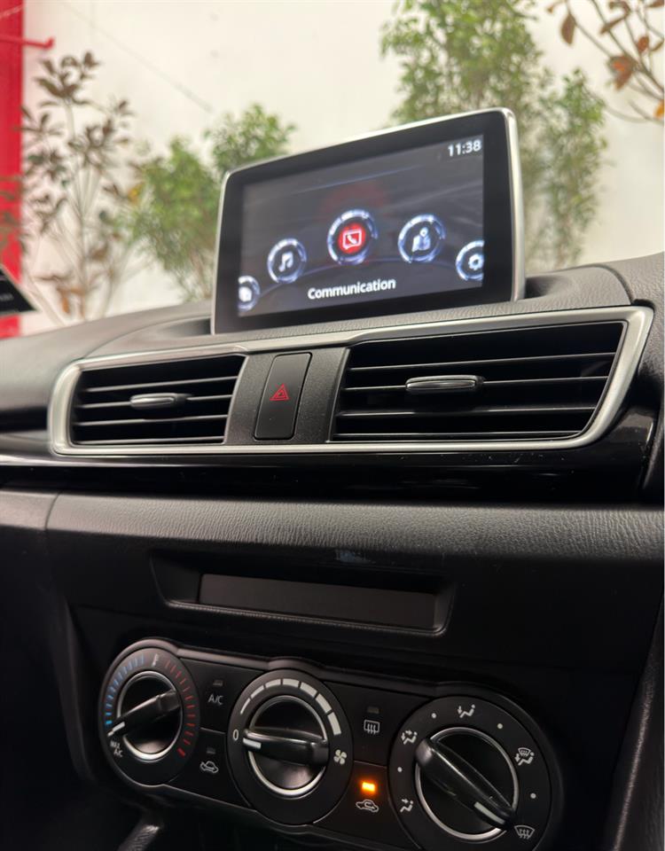 2015 Mazda Axela thumbnail